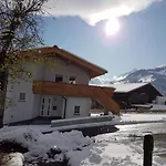 度假居 Haus Am Bach 卡普伦